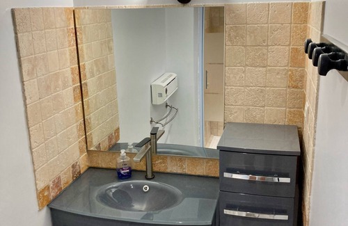 Draguignan Cabin | Appartement rez de Villa Dans Quartier Calme a Cinq Minutes du Centre