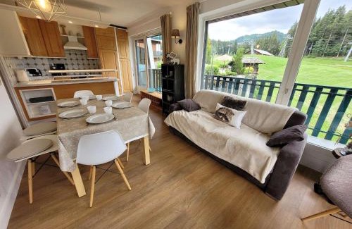 Les Gets Apartment | Appartement skis aux pieds avec piscine, rénové et confortable - FR-1-598-18