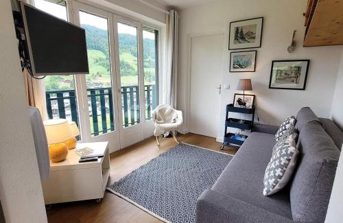 Les Gets Apartment | Appartement skis aux pieds avec piscine, rénové et confortable - FR-1-598-18