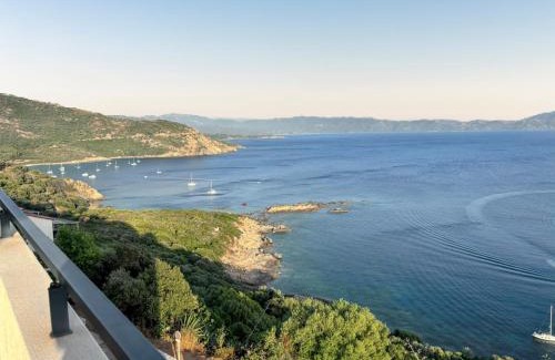 Cargese Apartment | Appartement spacieux à Cargèse avec terrasse vue mer