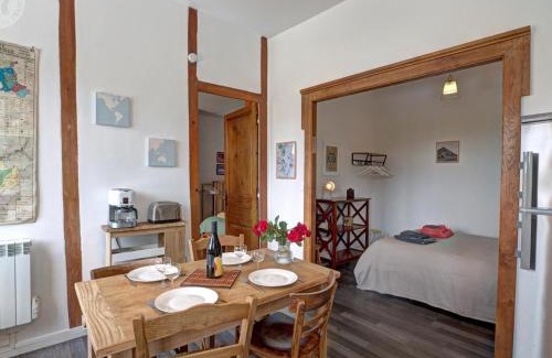 Saint-Genest-Lerpt House | Appartement T2 avec terrasse, parking et wifi à St-Genest-Lerpt - FR-1-496-287