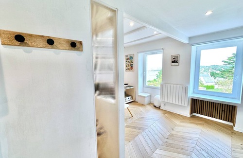 Carantec Apartment | Appartement vue mer impregnable - Hyper center - Plages -300 m - Avec Home-Cinéma