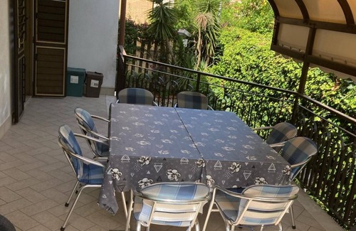 Gianola Apartment | Appartment for 8 people= 4 Bedrooms 2badroomnbig balcony Lounge 10min beach