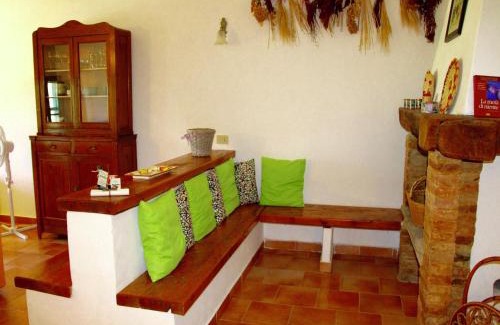 Collesalvetti House | Appealing Apartment in Collesalvetti with Garden