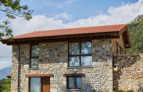 Collia House | Appealing Holiday Home in Parres-Asturias with Garden