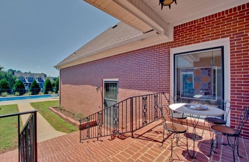 Madison House | Apperson House-Pet Friendly - Pool -Space Camp