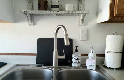 Rochester Cottage | Apple Blossom Cottage/2 Miles from Downtown ~ 10 Min to Mayo