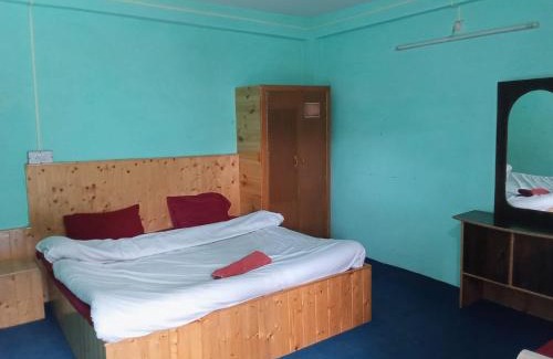 Old Manali Hotel | Apple Field House