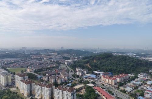 Seri Kembangan Apartment | Apple Home 2 at Menara Simfoni, King Size Bed, Cheras, Nexflix, Wifi, Parking