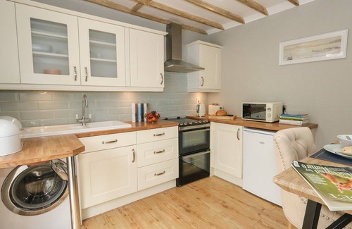 Osmington Mills Cottage | APPLE TREE COTTAGE, pet friendly, with a garden in Preston