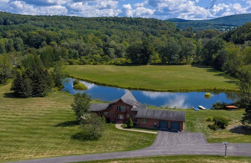 Cooperstown House | Apple Tree Pond- 13 Private Acres, Huge Swimming/Boating Pond, Sleeps 10