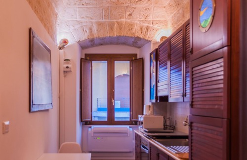 Bari City Centre House | apple tree quadruple accommodations