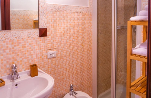 Bari City Centre House | apple tree quadruple accommodations