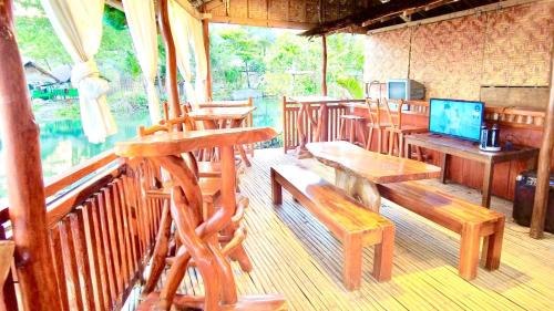 Real Hotel | Appleton Liitle Paradise Beach Resort & Restaurant BEACH HOUSE