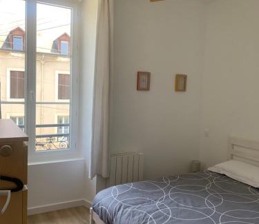Loures-Barousse Apartment | Appt 3 ch au 1er avec jardin partagé