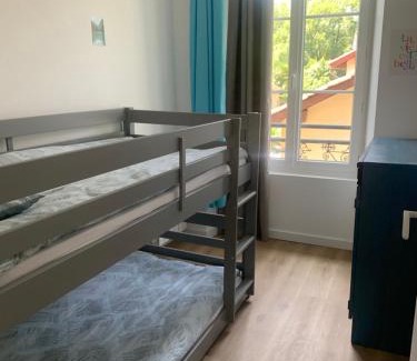 Loures-Barousse Apartment | Appt 3 ch au 1er avec jardin partagé