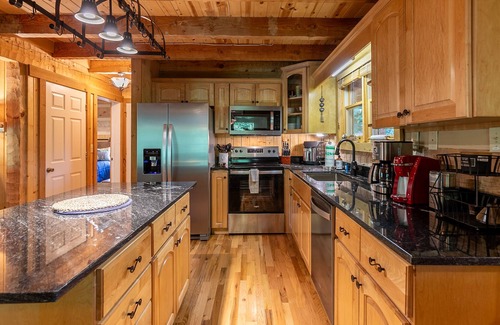 Seven Devils Cabin | Appy Pappy's - gorgeous cabin, hot tub, pool table, pets