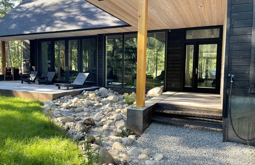 Mazama Cabin | Après Cabin | Designer Lake Cabin