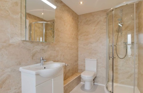 Horton House | Apricot Cottage in the beautiful Swansea