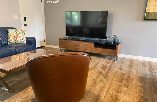 Carpinteria Apartment | Apt 14: beautiful unit steps to the beach