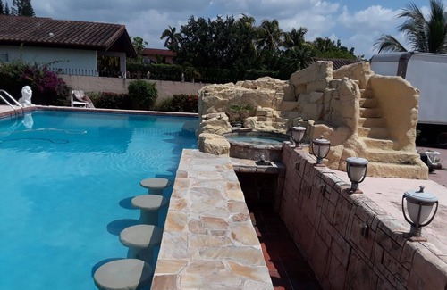 Tamiami Apartment | Apt 2 Q Beds 1 twin, Kitchen ,After 2 guests 15 dollars per person x night