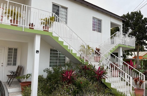 Potters Village Apartment | Apt 2 Stylish 2 bed Cosy and Comfortable