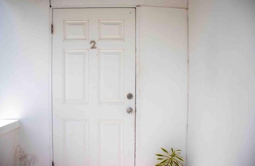 Potters Village Apartment | Apt 2 Stylish 2 bed Cosy and Comfortable