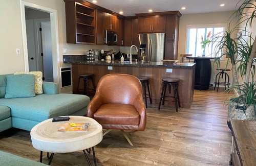 Carpinteria Apartment | Apt 9: Beautiful apartment for families near a beach.