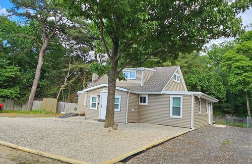 Marlton Apartment | Apt. A, Cozy 2-bedroom in charming Evesham with AC, WiFi, fully updated place.