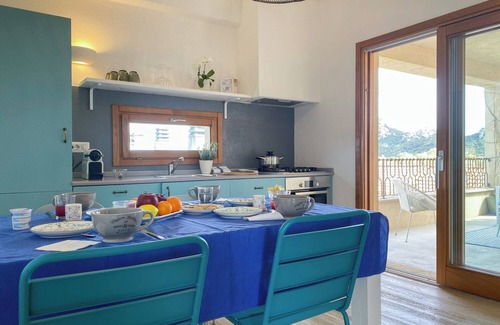 San Pantaleo Apartment | Apt. Azure, central, parking, top for 6