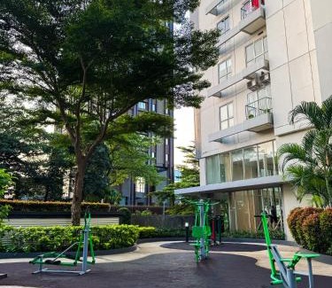 Bumi Serpong Damai Apartment | Apt Casa De Parco 1BR With WiFi, Pool & Netflix by Damaresa