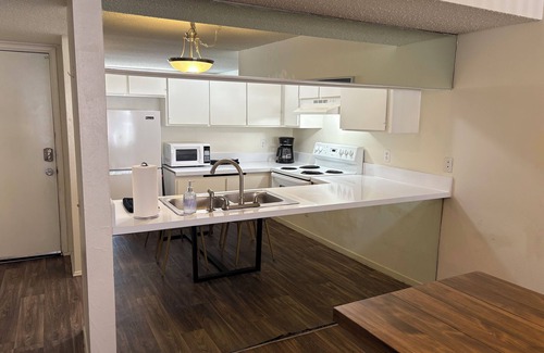 Downtown Palm Springs Apartment | Apt E - furnished huge 2bed/2bath upstairs with the mountains and downtown views