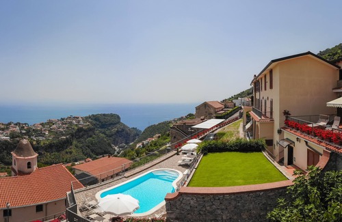 Ravello Apartment | Apt Elisa in Villa Laura near Ravello