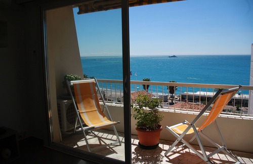 Cros-de-Cagnes Apartment | APT FRONT BEACH, TERRACE, ELEVATOR, AIR CONDITIONING, WIFI, FREE PRIVATE PARKING
