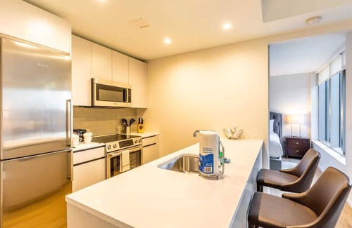 Seaport District Apartment | Apt In Downtown Seaport with Pool and Gym