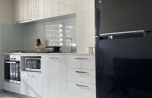 Melbourne Central Business District Apartment | Apt. in Melbourne CBD with Great Balcony View; near Tram Stop & Train Stations