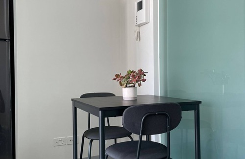 Melbourne Central Business District Apartment | Apt. in Melbourne CBD with Great Balcony View; near Tram Stop & Train Stations