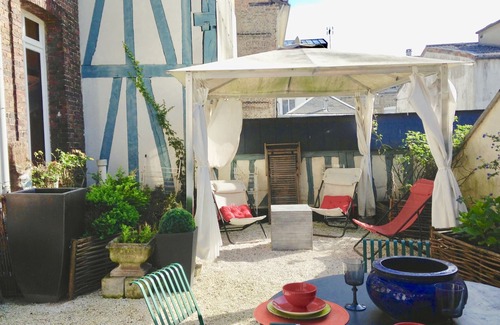 Quartier Vieux Marche-Cathedrale Apartment | Apt. in Rouen, 3/5 people, 93 sq.m, fireplace, terrace, quiet, easy parking