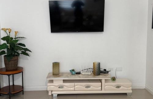 Kingston Apartment | Apt Near Devon - Kingston- POOL- B306 FIWI