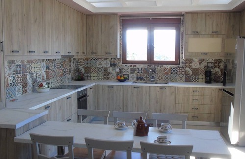 Plaka Apartment | Apt of 170 m2 ★ Sea view ★ Walking to Taverna, Grocery