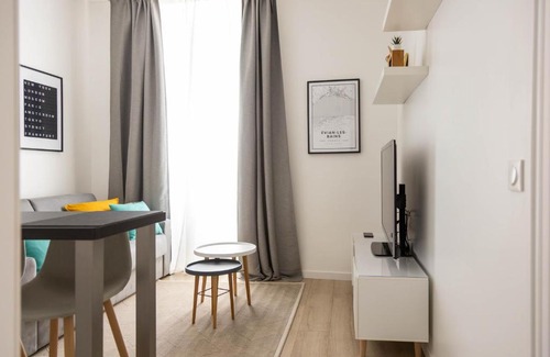 Evian-les-Bains Apartment | Apt rénové à 2 min à pied du lac - Wifi gratuit