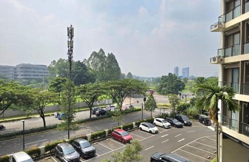 Bumi Serpong Damai Apartment | Apt Sky House BSD Studio with Pool & Wi-Fi by Damaresa