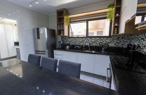 Canto do Forte Apartment | Apto com ar e WiFi a 200m da Praia Canto do Forte