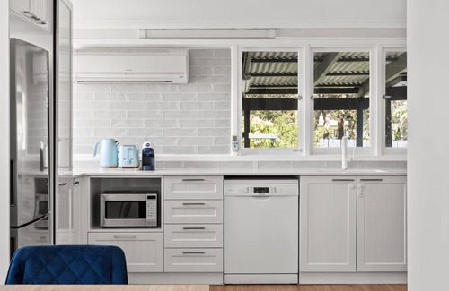 Tuggerawong House | Aqua Cove by the Lake