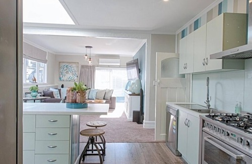 Oamaru House | Aqua on Reed - Sensational views of town and sea