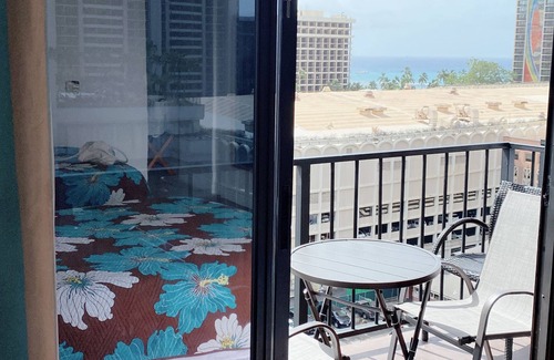 Ala Moana Hotel | Aqua Palms Waikiki FREE PARKING, Across Hilton Village