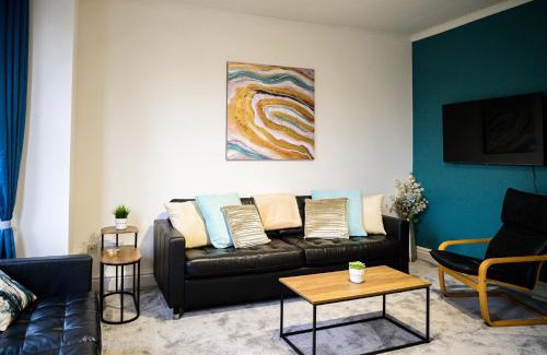 Manchester Apartment | Aqua Springs, 2 BR, Sofa Bed, Sleeps 6, 1st floor apartment, near Didsbury