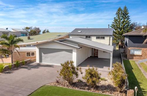 Vincentia House | Aqua Vista - beachfront 4BR Home with ocean views