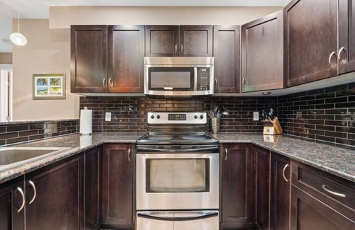 East Kootenay Apartment | Aqua Vista | Outside Pool/Hot Tub | Mountain Views