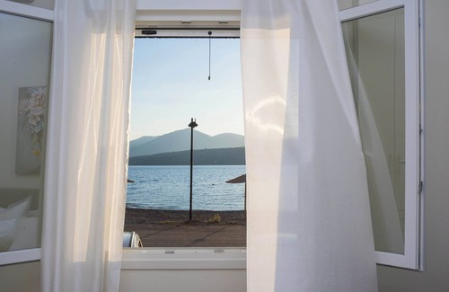 Itea House | Aquamarine- beach flat in Itea
